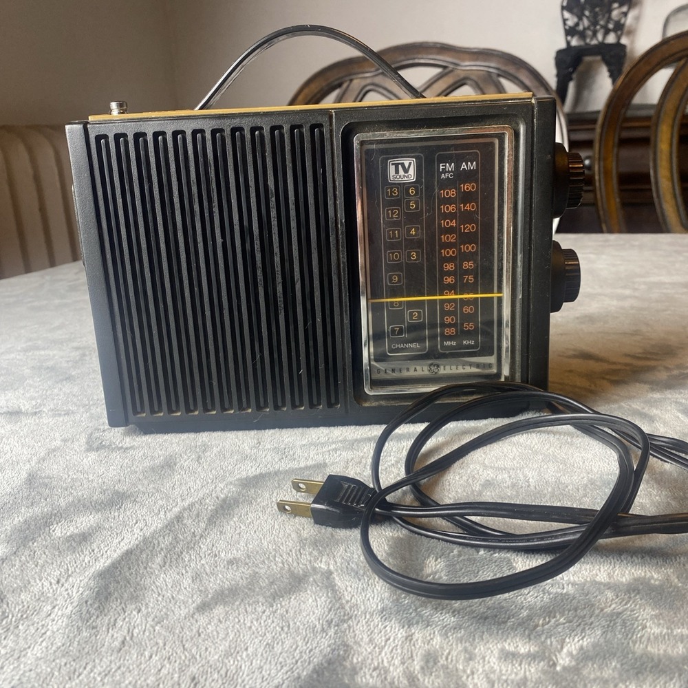 Vintage Portable GE TV SOUND FM~AM‎ 7-2925  Dual Power Radio, Tested, Works Well